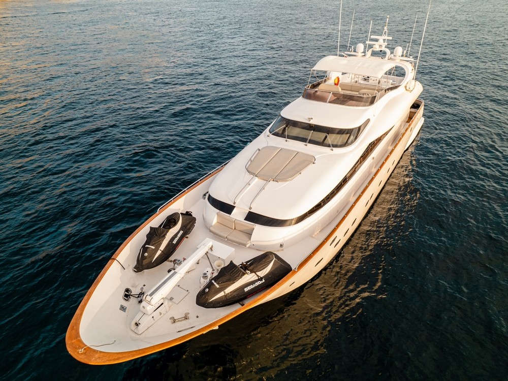 100-foot Maiora Luxury Yacht