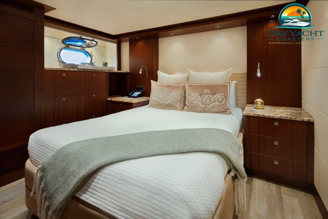 130' Sovereign Luxury Yacht
