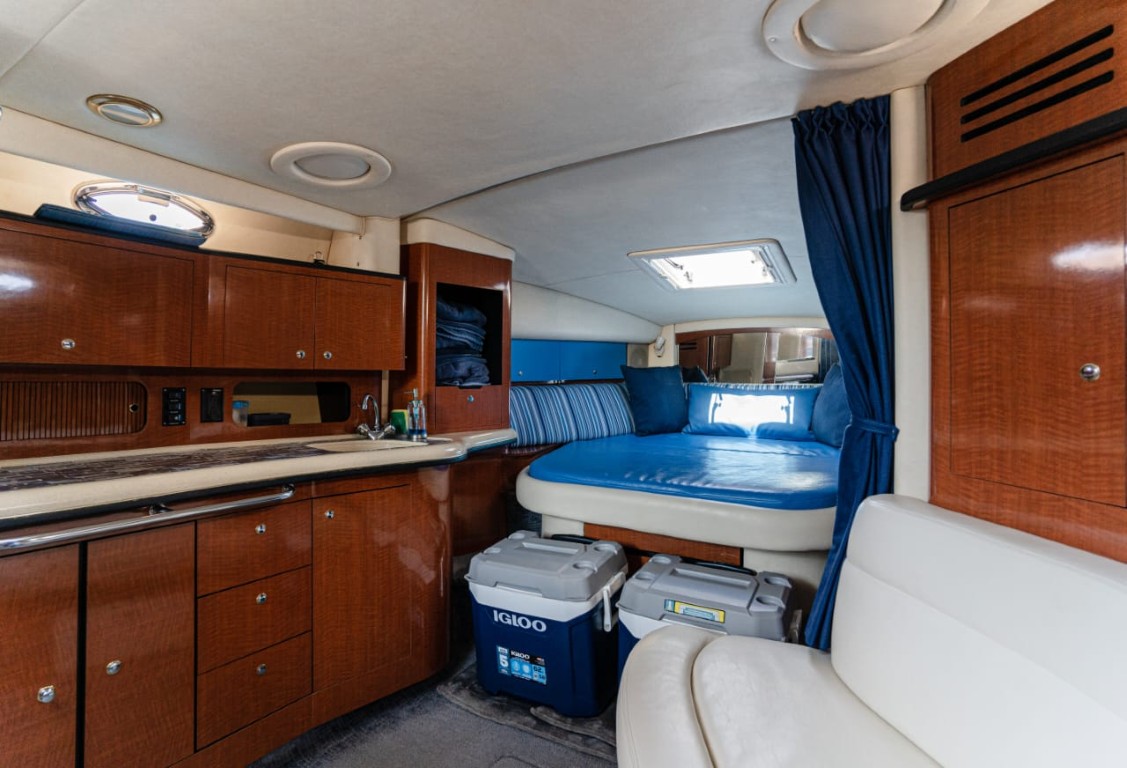 32' Sea Ray Luxury Yacht